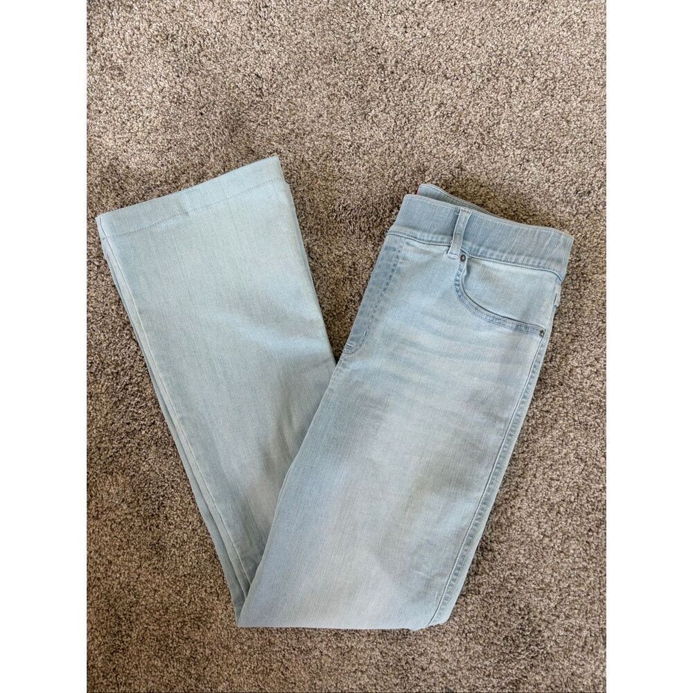 SPANX Pull On Stretch Flare Jeans in Retro Light Wash Size L - Picture 11 of 12